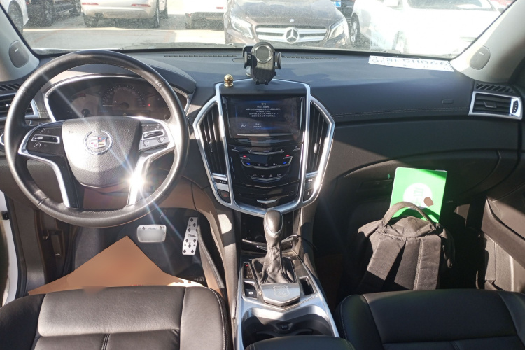 凯迪拉克SRX 2015款 3.0L 舒适型中控内饰12
