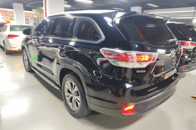 丰田 汉兰达 2017款 3.5L 四驱精英版 7座车身外观4