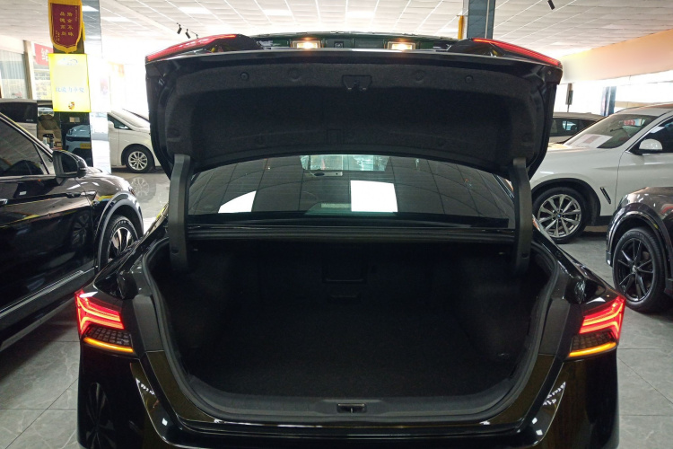 日产 天籁 2022款 2.0L XL-TLS 悦享版机舱底盘23