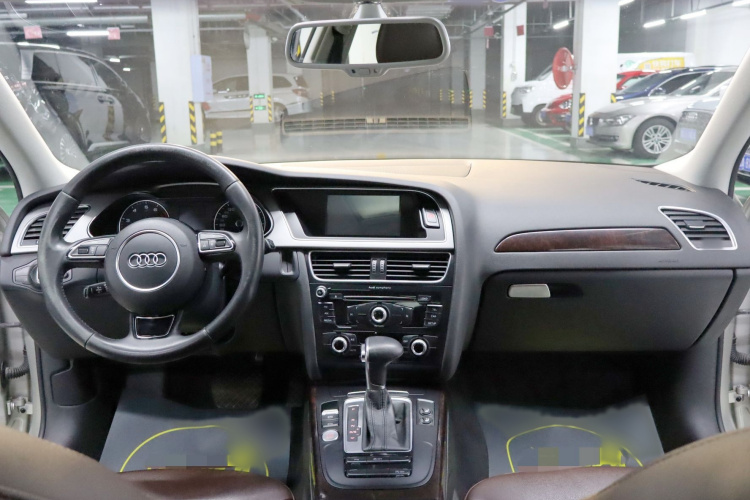 奥迪A4L 2016款 35 TFSI 典藏版 自动标准型中控内饰7001