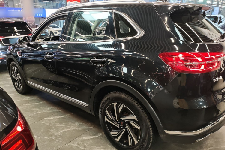 红旗HS5 2022款 改款 2.0T 智联旗享版车身外观4