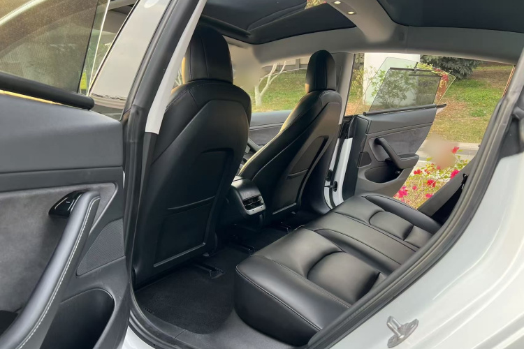 特斯拉 Model 3 2020款 改款 长续航后轮驱动版中控内饰7002