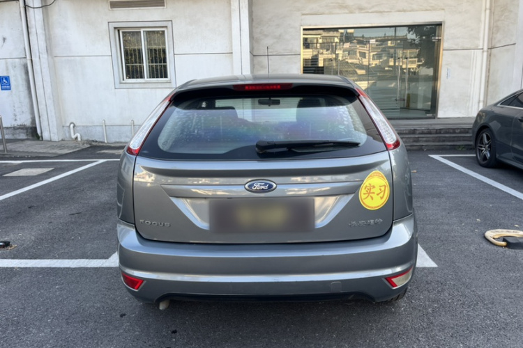 福特 福克斯 2012款 两厢经典 1.8L 自动基本型车身外观6005