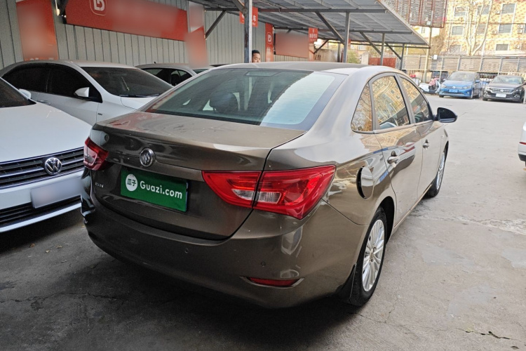 别克 英朗 2015款 15N 自动豪华型车身外观7