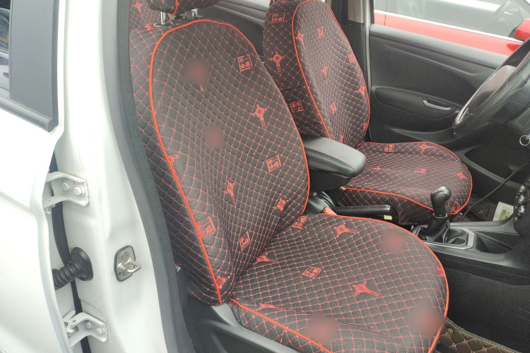 雪铁龙 爱丽舍 2015款 质尚版 1.6L 手动时尚型局部细节41