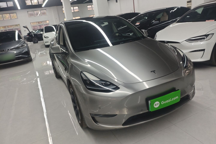 特斯拉 Model Y 2022款 长续航全轮驱动版车身外观3