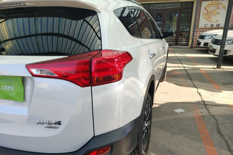 丰田 RAV4荣放 2015款 2.5L 自动四驱尊贵版车身外观9
