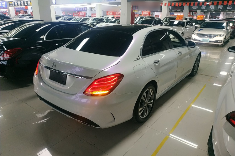 奔驰C级 2017款 改款 C 200 L 运动版车身外观7