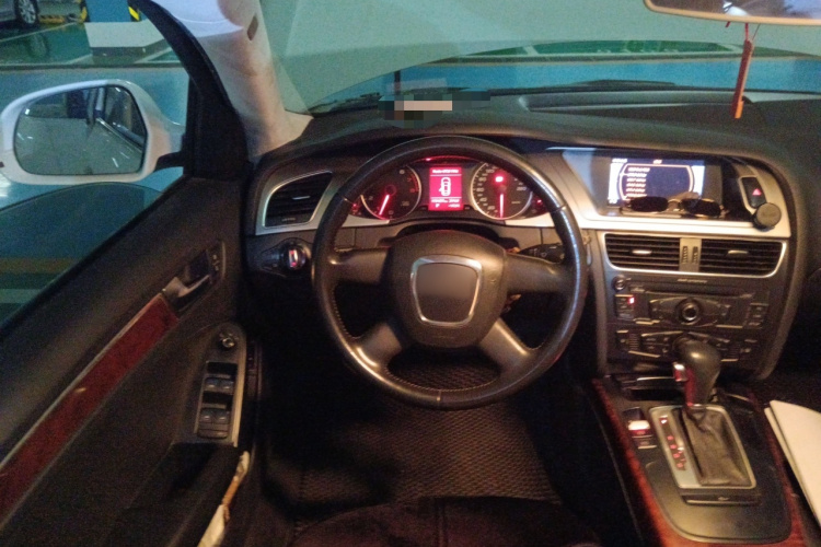 奥迪A4L 2010款 2.0 TFSI 舒适型中控内饰13