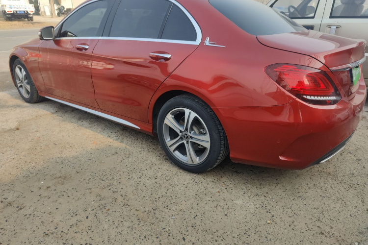 奔驰C级 2019款 C 260 L 运动版车身外观4