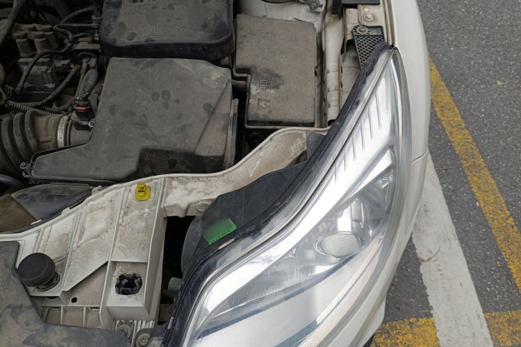 福特 福克斯 2012款 三厢 1.6L 自动舒适型局部细节9007