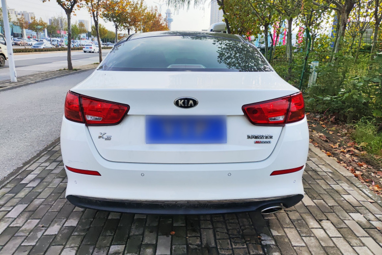 起亚K5 2015款 2.0L 自动GL车身外观6