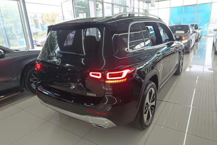 奔驰GLB 2023款 GLB 220 时尚型车身外观6005