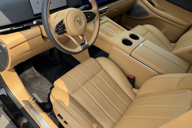 岚图汽车 岚图梦想家 2025款 PHEV 四驱尊贵鲲鹏版中控内饰7003