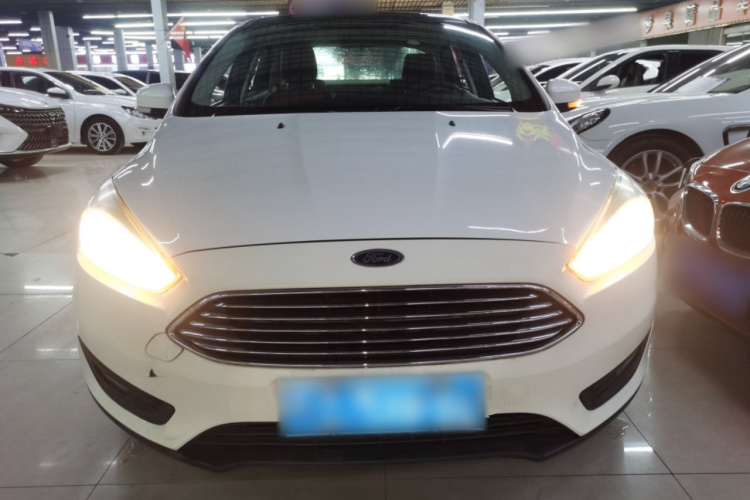 福特 福克斯 2017款 三厢 1.6L 自动舒适型智行版车身外观2