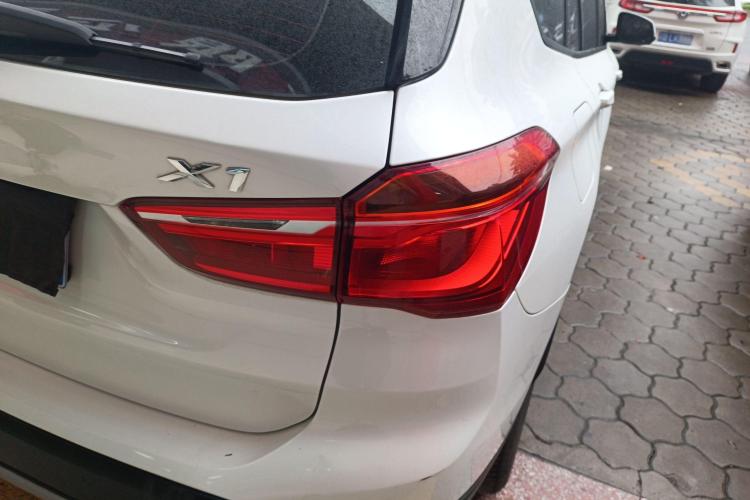 宝马X1 2016款 sDrive18Li 时尚型车身外观9