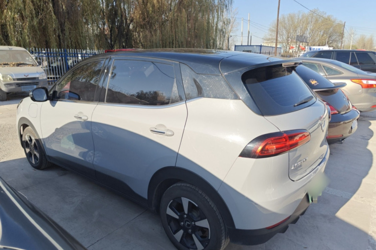 五菱汽车 五菱缤果PLUS 2024款 330km 五座版车身外观4