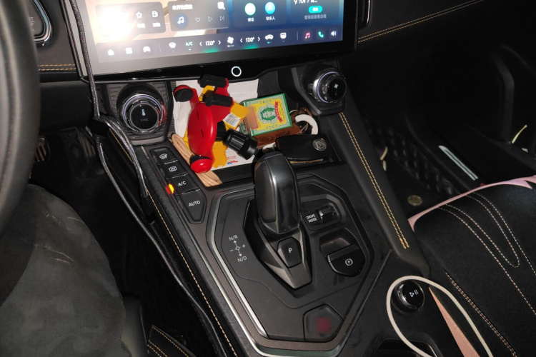 领克01 2023款 2.0TD 两驱亚运版局部细节18