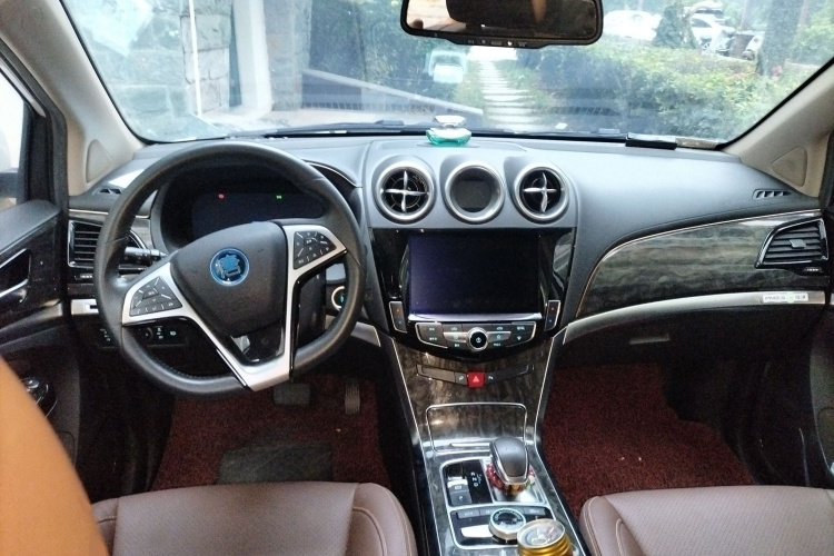 比亚迪 唐新能源 2017款 2.0T 全时四驱豪雅型 7座中控内饰7002