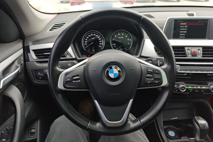 宝马X1 2019款 sDrive20Li 领先型中控内饰13