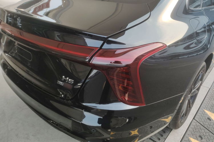 红旗H5 2025款 1.5T DCT玄影版车身外观9