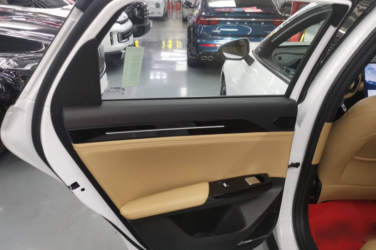 吉利银河 银河L6 2023款 60km PLUS中控内饰7008