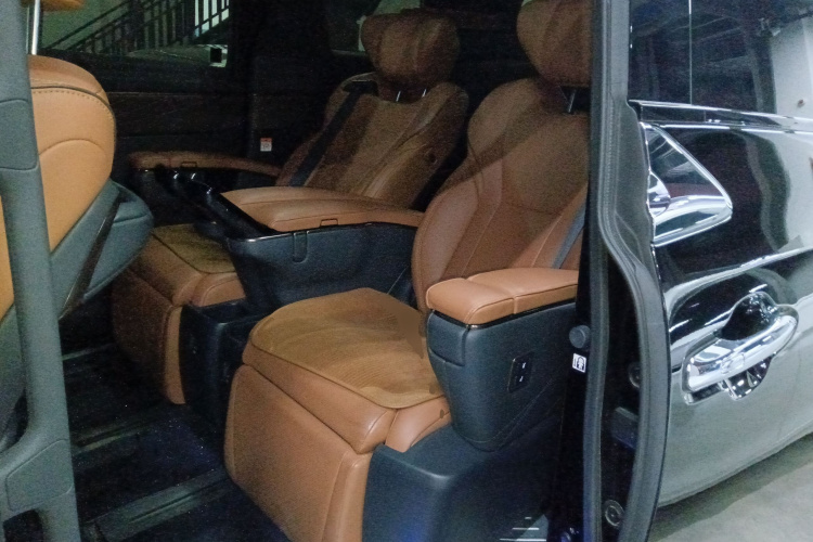 丰田 威尔法 2024款 皇冠 双擎 2.5L 至尊版中控内饰21