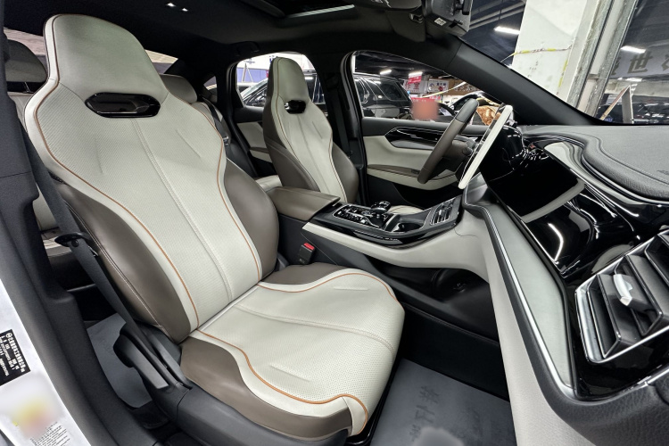 比亚迪 秦PLUS 2023款  冠军版 DM-i 120KM超越型中控内饰7014