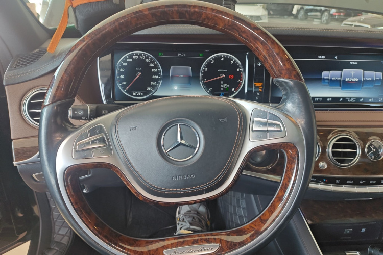 奔驰S级 2016款 S 320 L 商务型中控内饰13