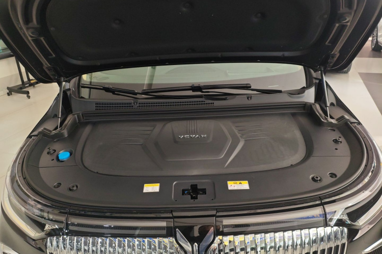 岚图汽车 岚图梦想家 2025款 PHEV 四驱尊贵鲲鹏版机舱底盘24