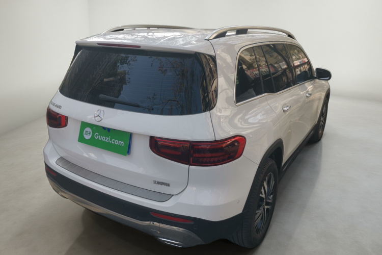 奔驰GLB 2025款 GLB 220 动感型车身外观7