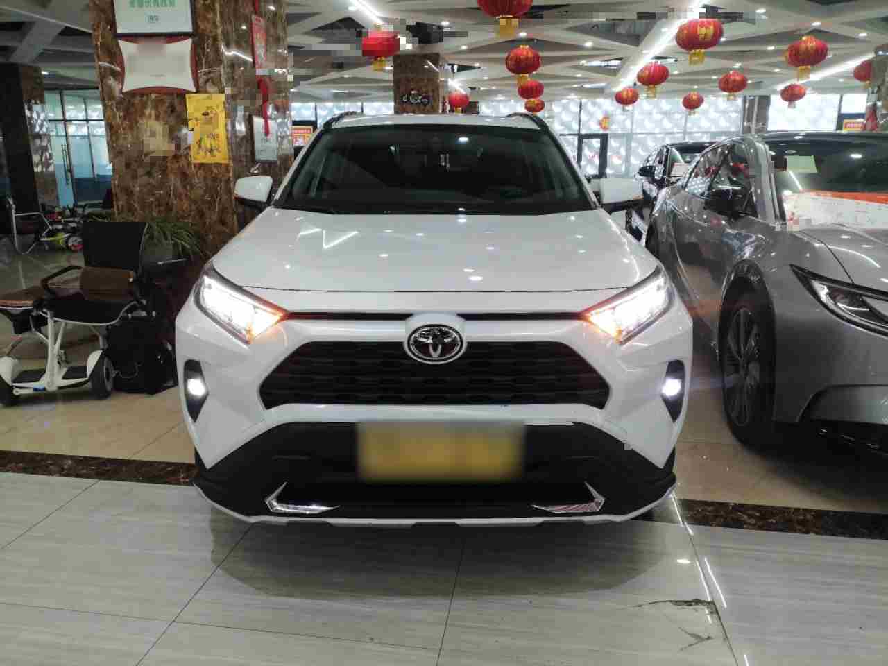 大连二手丰田RAV4荣放2023款，降维打击的社交名片？