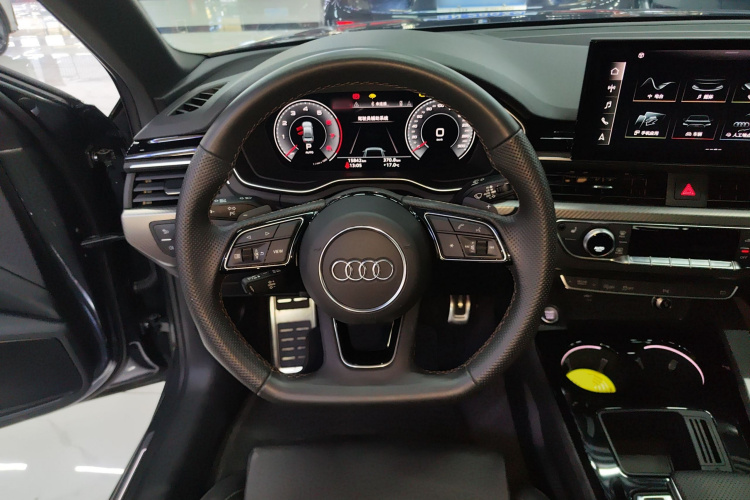 奥迪A4L 2024款 40 TFSI quattro RS套件燃速型中控内饰13