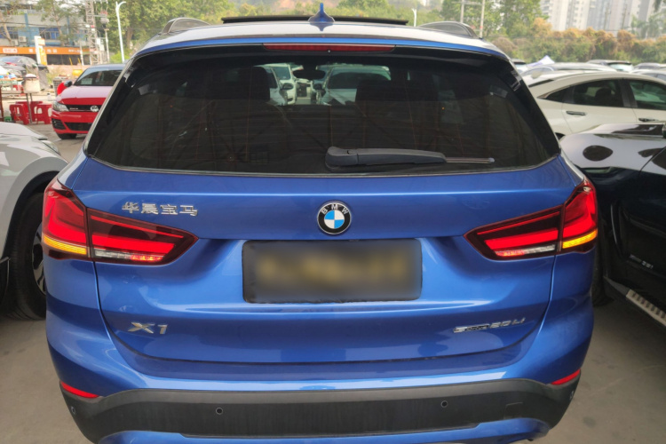 宝马X1 2020款 sDrive20Li 尊享型车身外观6