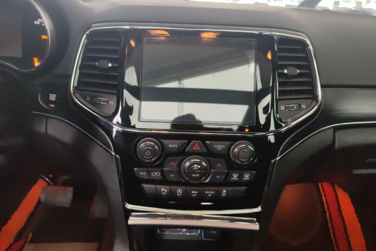 Jeep 大切诺基(进口) 2020款 3.0L 精英导航版中控内饰16