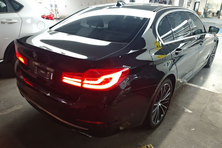 宝马5系 2019款 530Li 领先型 豪华套装车身外观6005
