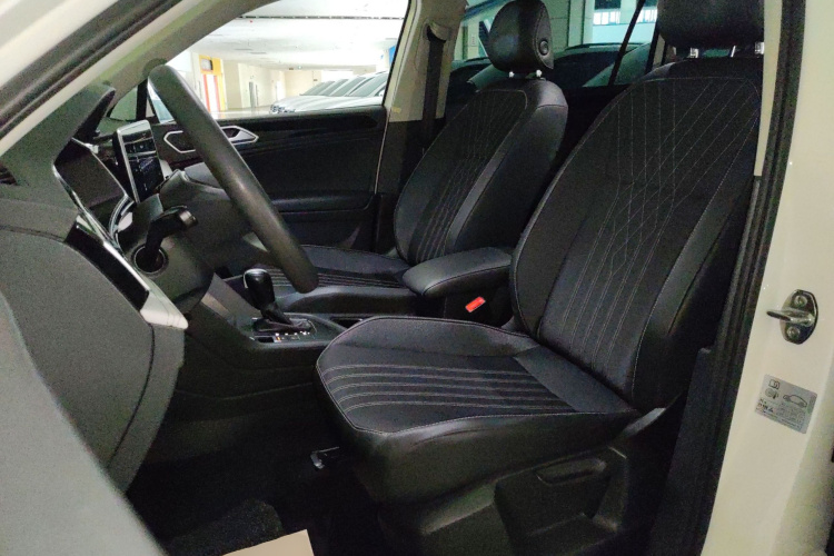 大众 途观L 2022款 330TSI 自动两驱舒享版中控内饰19