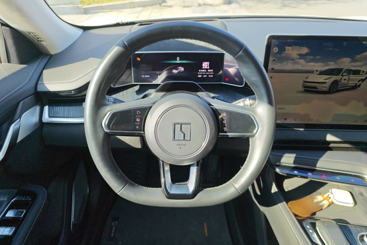 极氪001 2022款 长续航双电机 WE版局部细节13