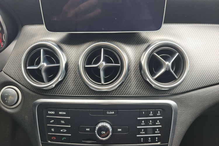 奔驰GLA 2018款 GLA 200 动感型中控内饰7008