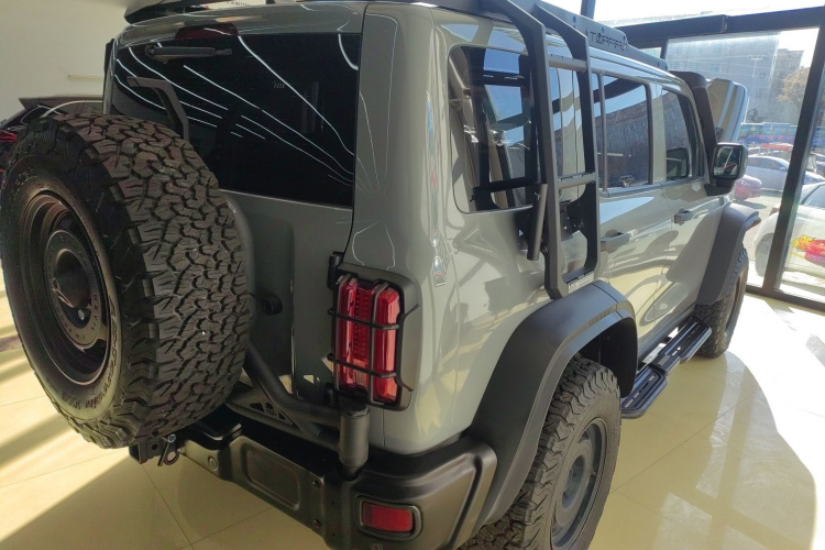 坦克300 2023款 2.0T 铁骑02车身外观7