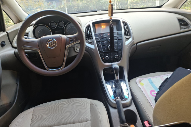 别克 英朗 2013款 GT 1.6L 自动时尚版中控内饰7002