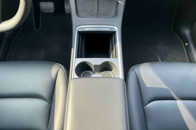 特斯拉 Model Y 2022款 改款 后轮驱动版中控内饰7002