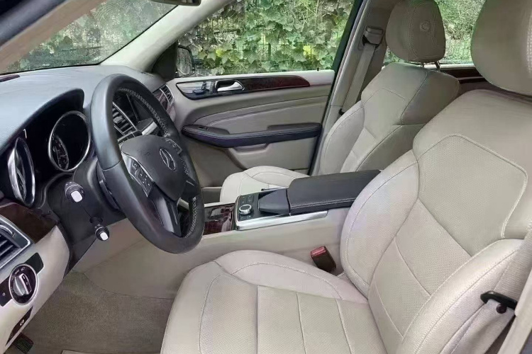 奔驰M级 2014款 ML 400 4MATIC动感型中控内饰7002