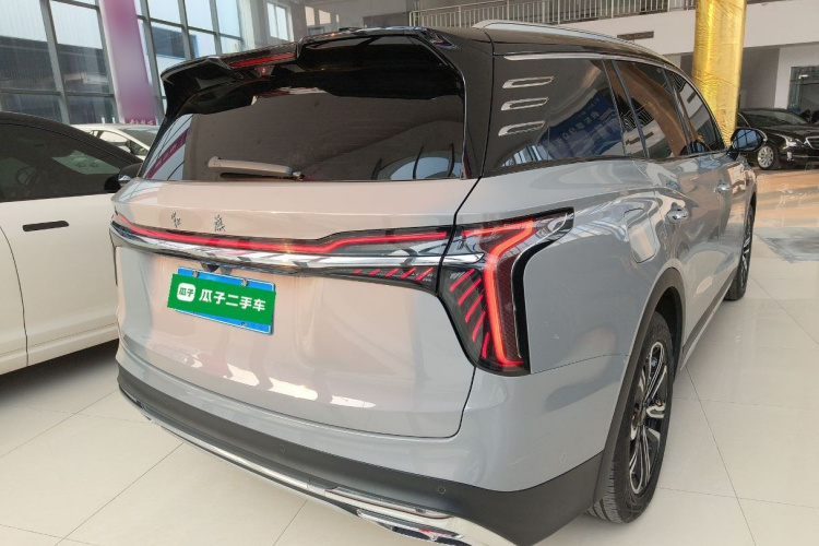 红旗HS7 2023款 2.0T 自动四驱旗领版 七座车身外观7