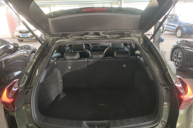 雷克萨斯UX新能源 2020款 300e 纯·悦版机舱底盘23