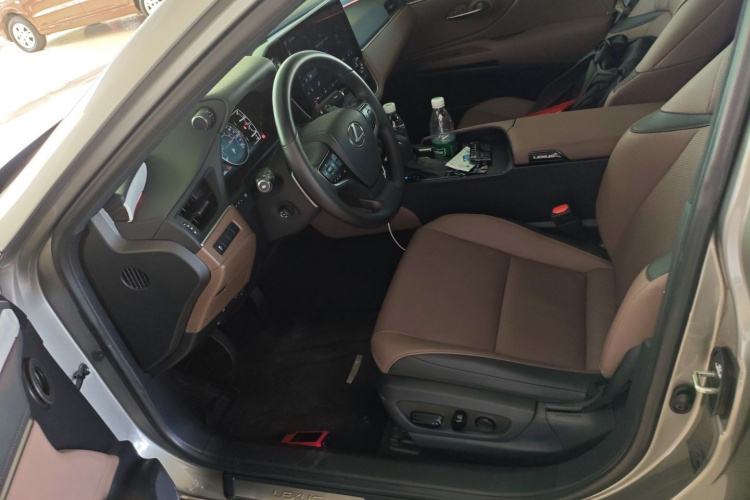 雷克萨斯ES 2025款 300h 臻享版局部细节19