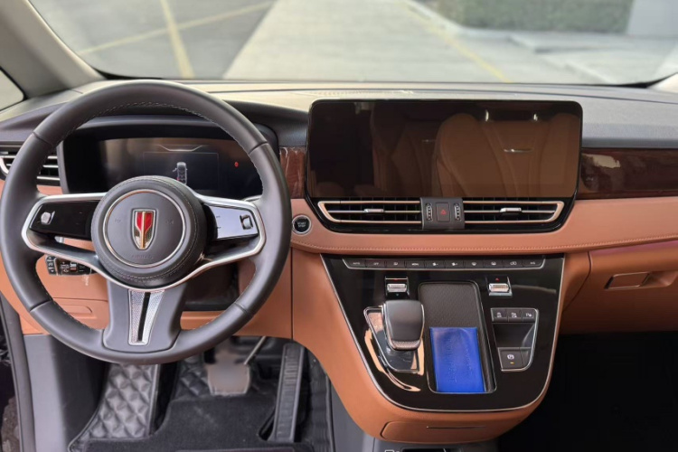 红旗HQ9 2023款 2.0T 智联旗畅版中控内饰7001