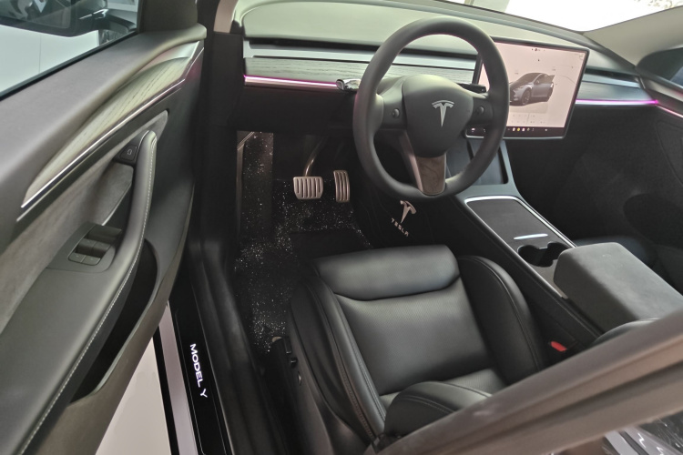 特斯拉 Model Y 2024款 后轮驱动版中控内饰20