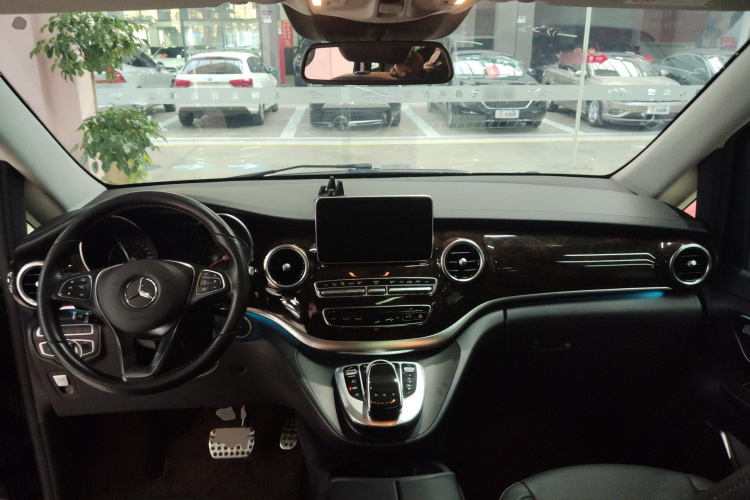 奔驰V级 2018款 V 260 尊贵版 国VI中控内饰12