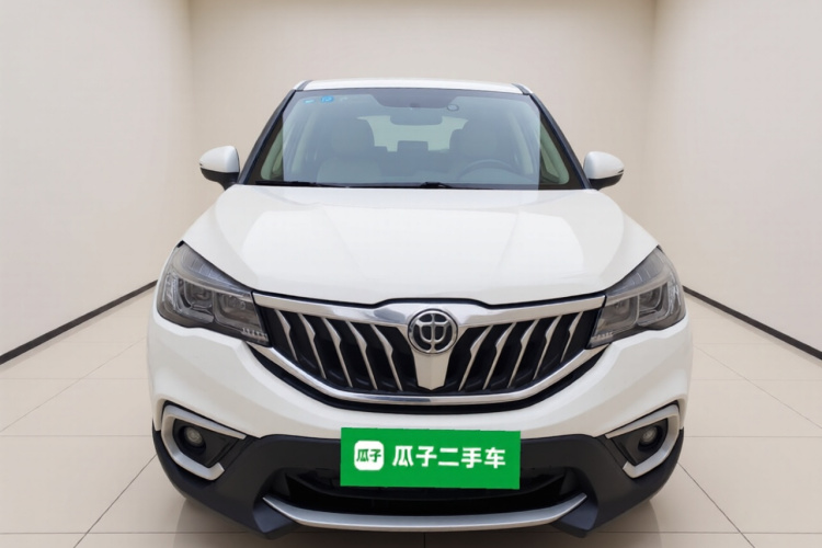 中华V3 2020款 1.6L 手动舒适星空版车身外观2